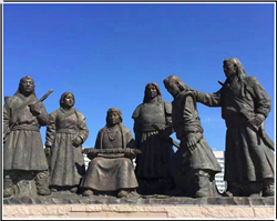 少數民族人物雕塑