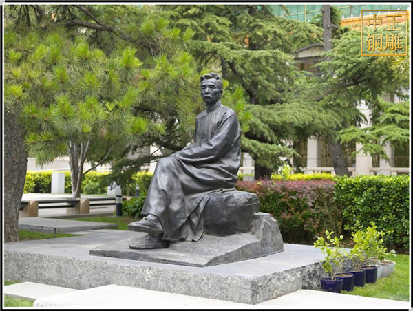 校園魯迅雕塑.jpg