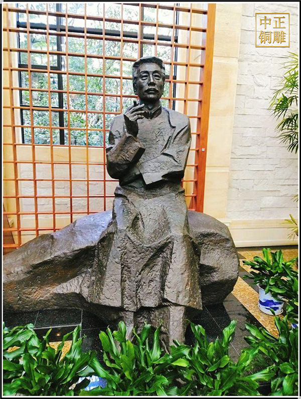 魯迅銅佛像.jpg