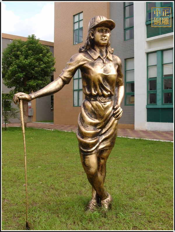 西方女孩打高爾夫人物銅像.jpg