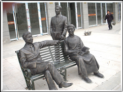 步行街現代人物銅雕 步行街現代人物銅雕