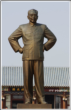 雙手叉腰的周恩來銅雕 雙手叉腰的周恩來銅雕